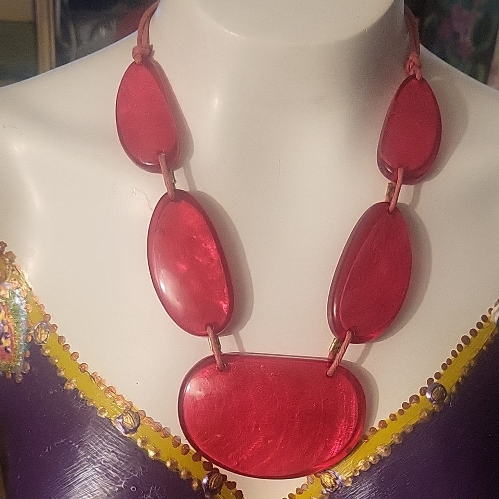 NWOT Bold StatementLucite  Necklace - Women Jewelry kim Rogers
